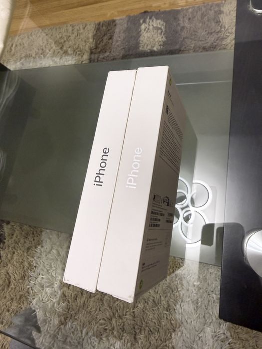 IPhone 16E Black/White Noi sigilate