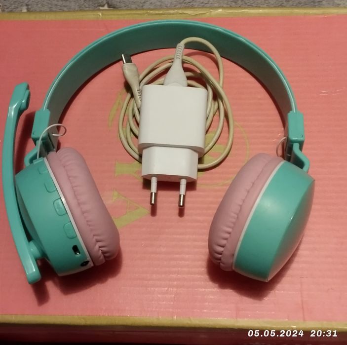 Продам блютуз наушники.