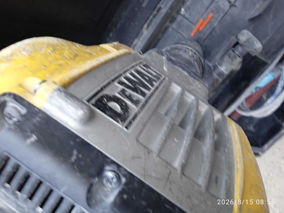 Сотилади Dewalt отбойный молоток