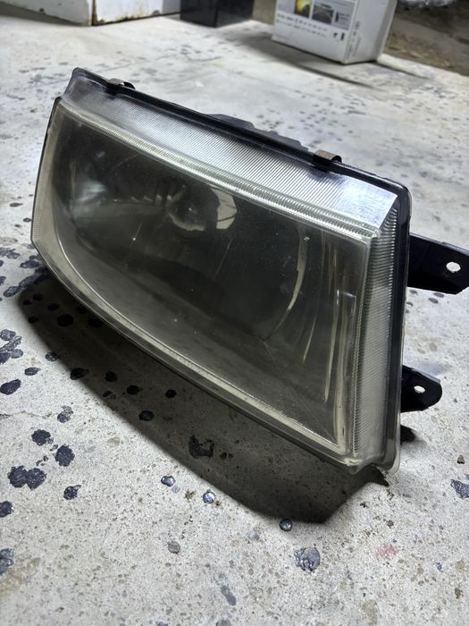 Левая фара Спец вагон