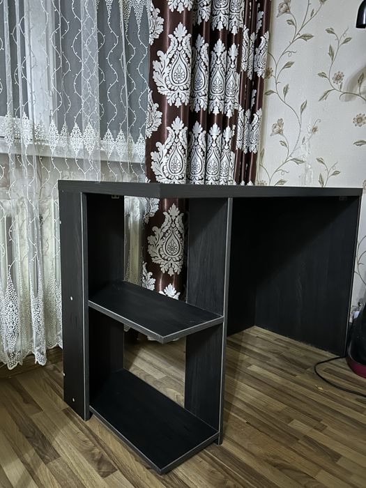 Продаю стол и кровать односпальную с матрасом