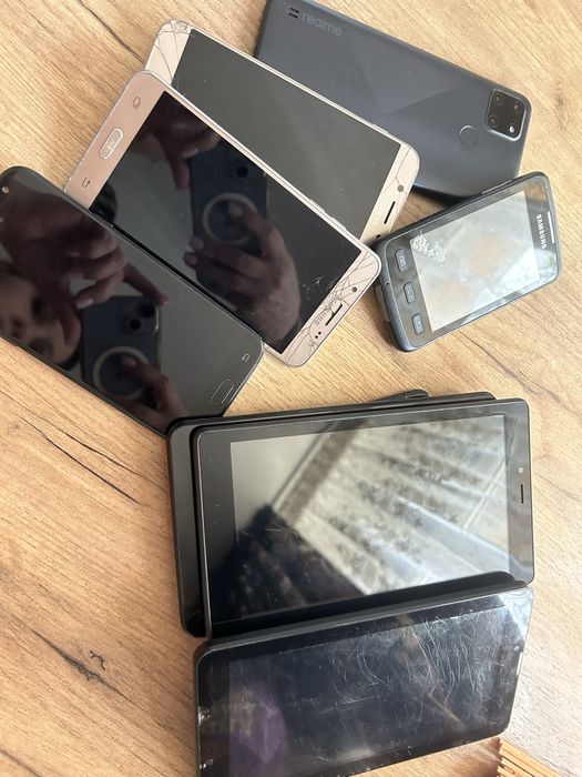 Lot 9 dispozitive (6 telefoane + 3 tablete) pentru piese