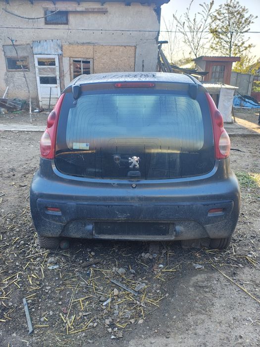 Vând Peugeot 107