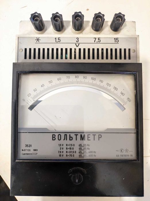 Продава се руски стрелкови лабораторен волтметър Э531