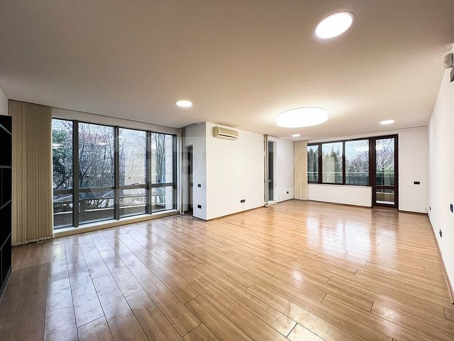 Продава се Двустаен апартамент в Варна, Морска градина - 96 кв.м за 5000 €/кв.м - Снимка #3