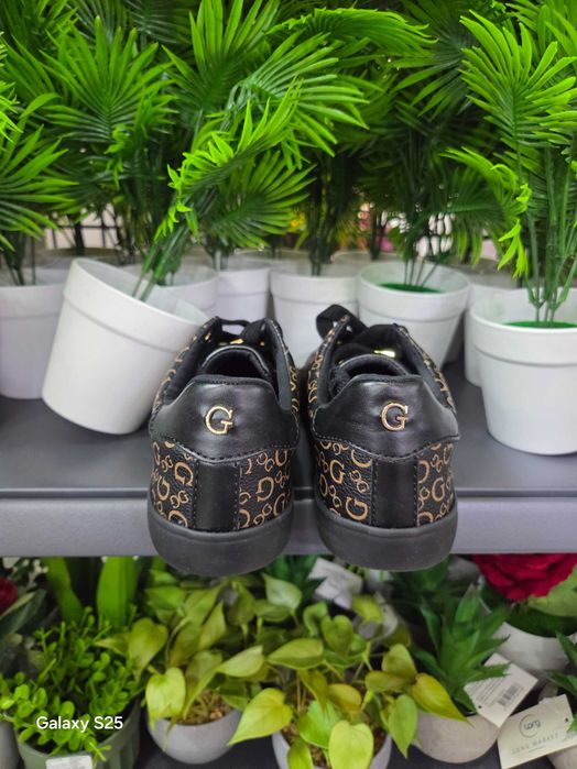 Продават се обувки G3