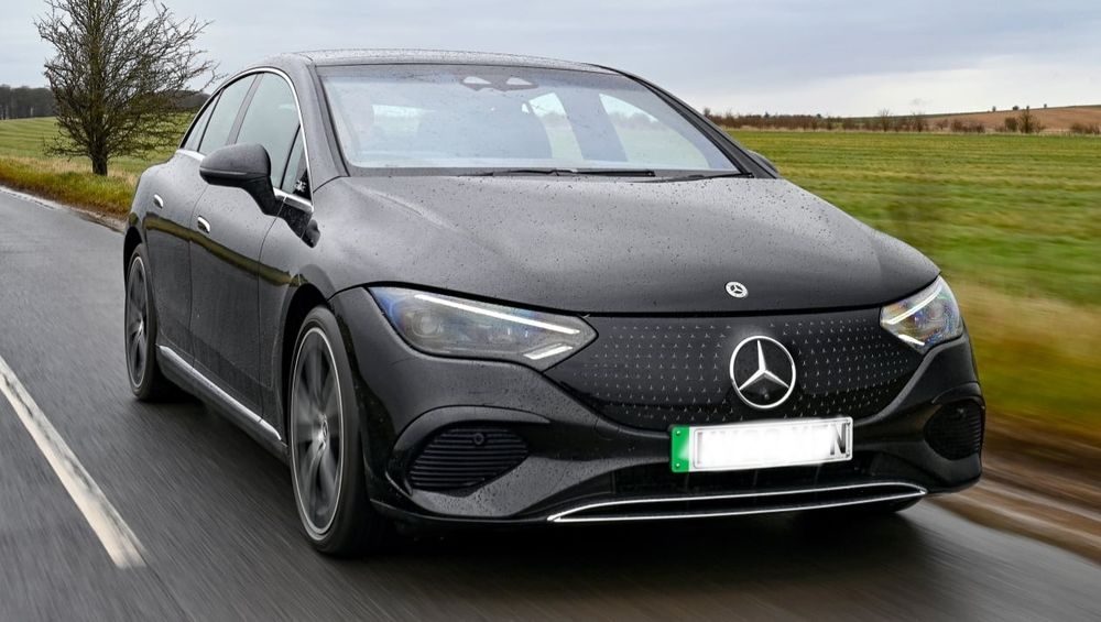 Călătorii la preturi mici cu Mercedes EQE