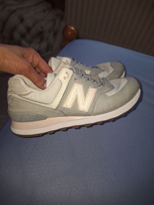 Маратонки Adidas и New Balance