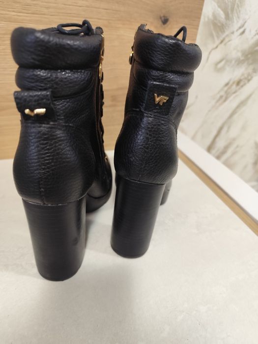 Дамски кожени боти