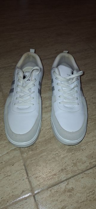 Adidași băieți marimea 43