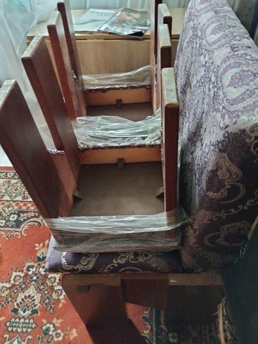 Продам угловой диван кухонный