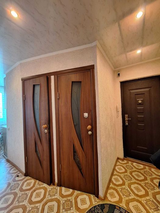 продам 2 ком квартиру на Уюте