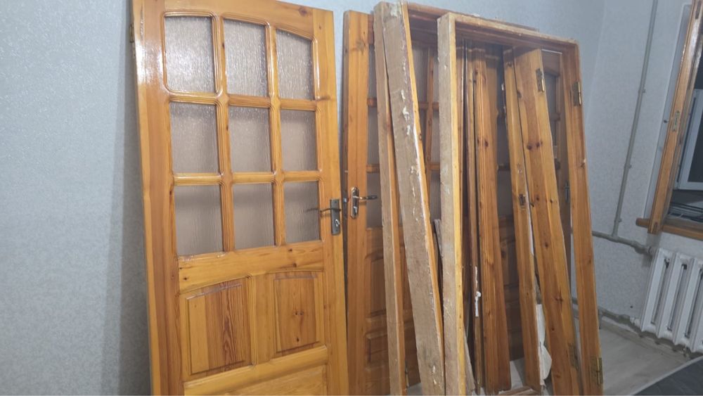 Есік. Двери . Газовый воданагреватель
