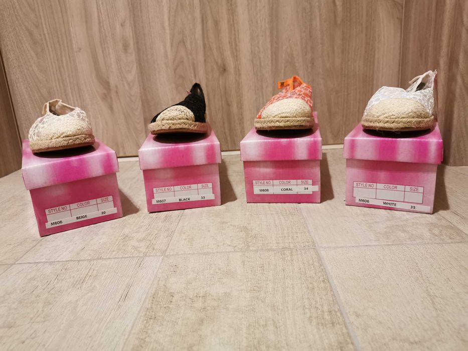 Vand expadrile pentru fetite