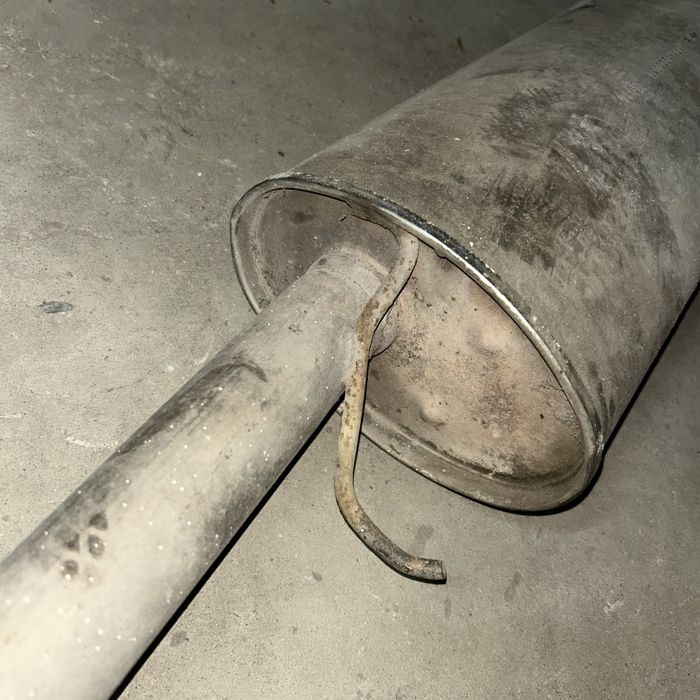 Продам глушитель на приору седан оригинал