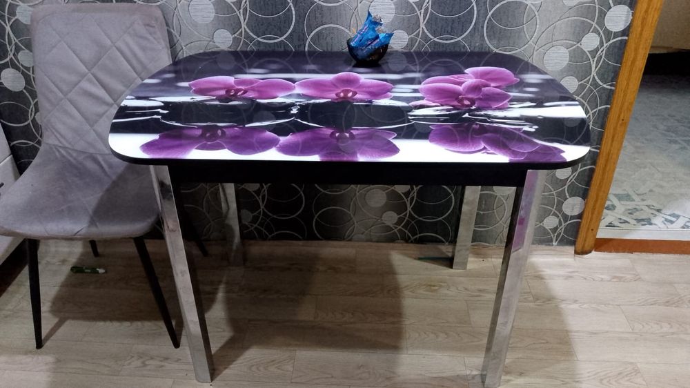 Продам кухонный стол