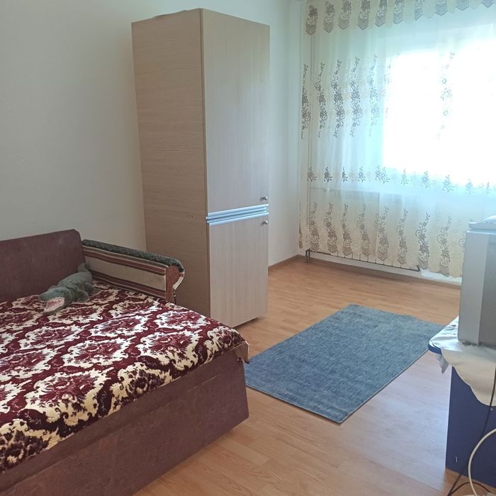 Închiriez apartament