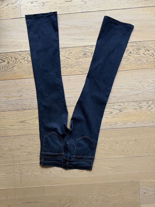 Тъмно сини дънки