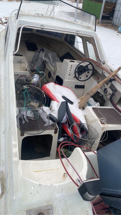 Продам пластиковую лодку