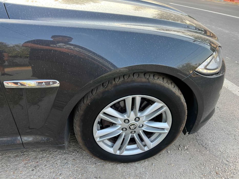 Aripa dreapta fata Jaguar XF facelift 2011 2016 neagra faruri bi-xenon