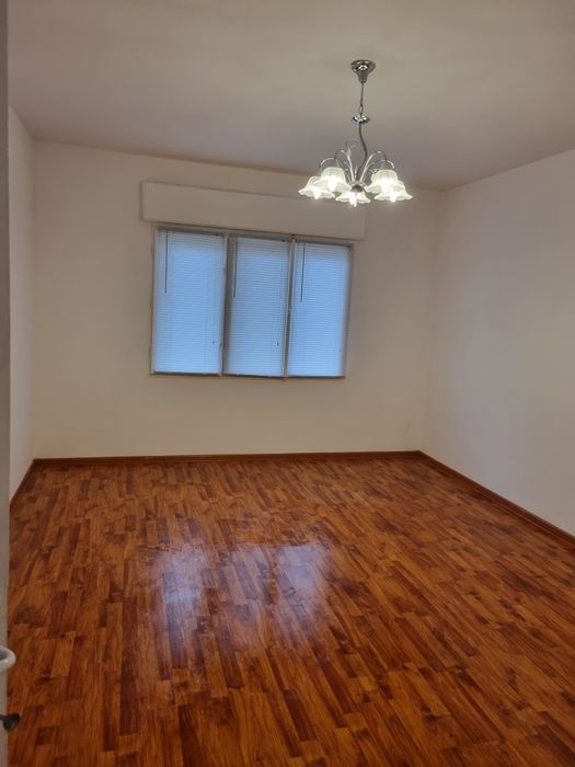 Casa de vanzare sau schimb cu o proprietate mai mica plus diferenta