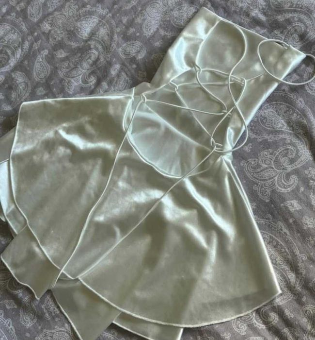 Уникална рокля хс размер