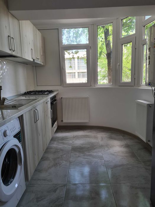 Inchiriez apartament ultracentral  etaj 2