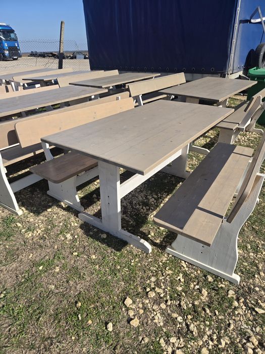 Дървени баварски маси с пейки