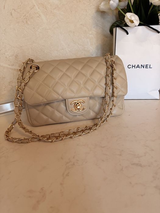 Дамска чанта Chanel Classic среден размер бежова