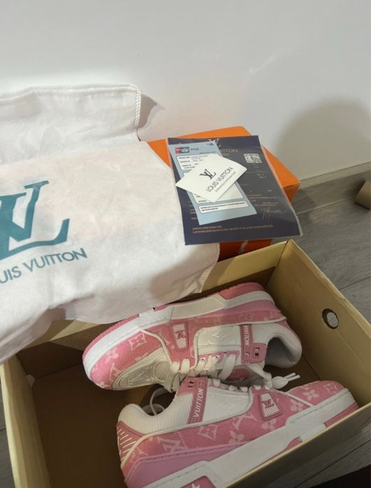 Papuci louis vuitton contrafacuti