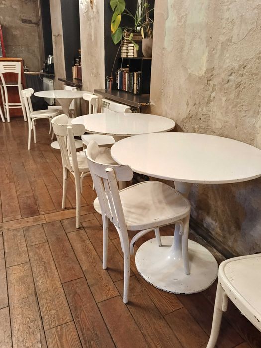 Белые круглые столы