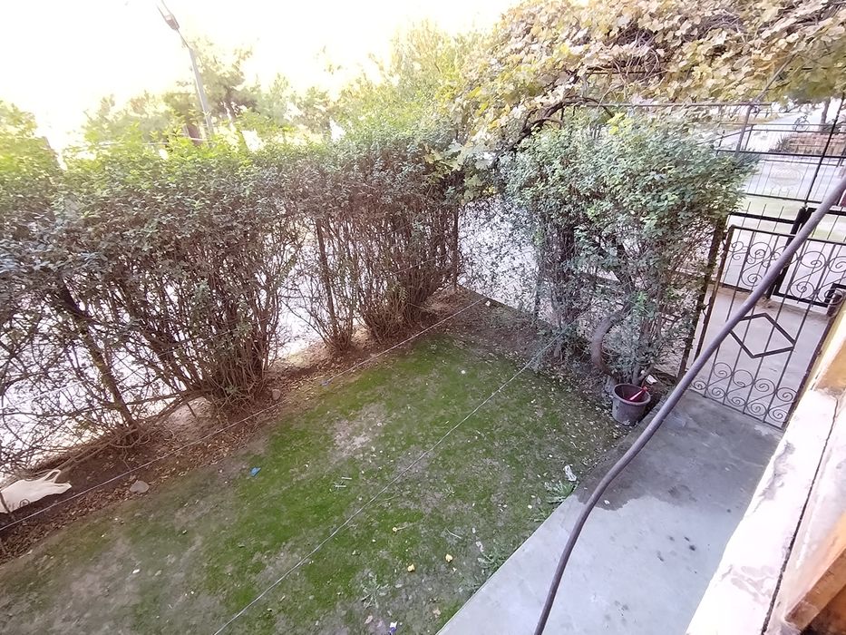 Dom(kvartira) sotiladi (2 xona)