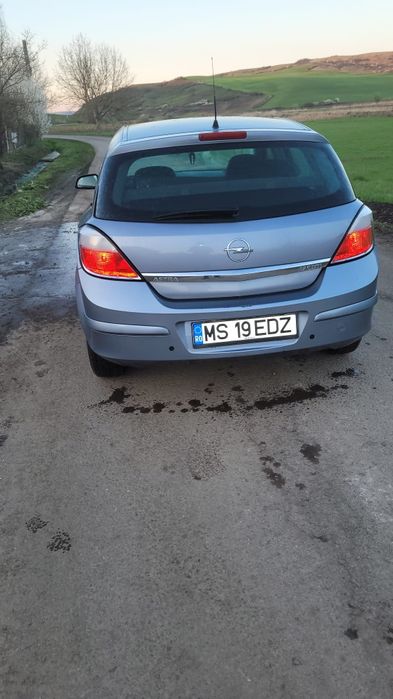 De vanzare Opel astra h an 2005 .