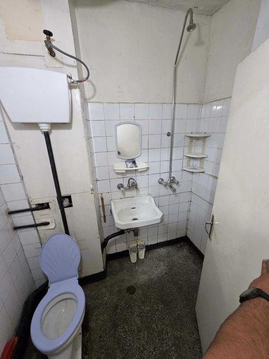 Гарсониера, Под наем, кв. Запад