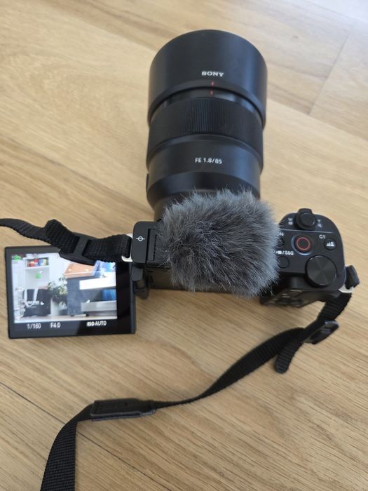 Sony ZV-E10 + Obiectiv Sony FE 85mm F1.8 - Pachet impecabil (Box / Doar 9.128 cadre)