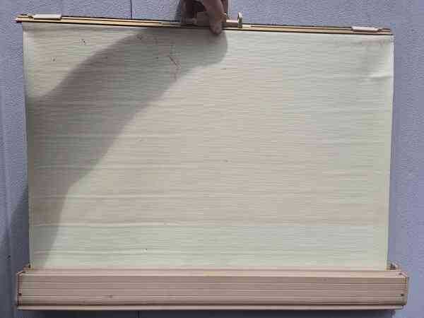 Jaluzele tip retractabil geamuri rulota