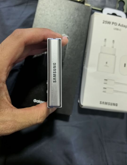 Samsung Galaxy z flip 6 95% capacitatea bateriei