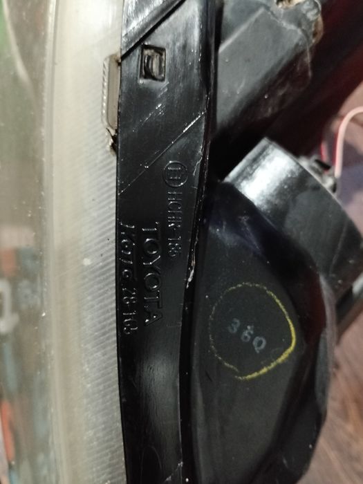 Продам фару Toyota