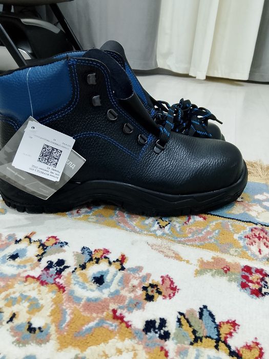 Продам новый ботинки