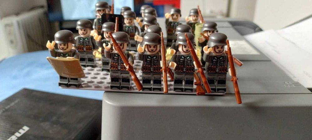 24 фигурки на немски войници lego