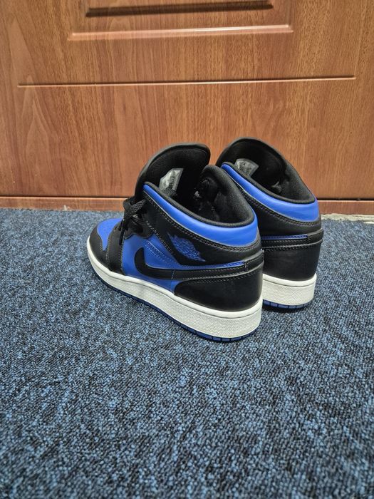 Vând Jordan 1 Mid