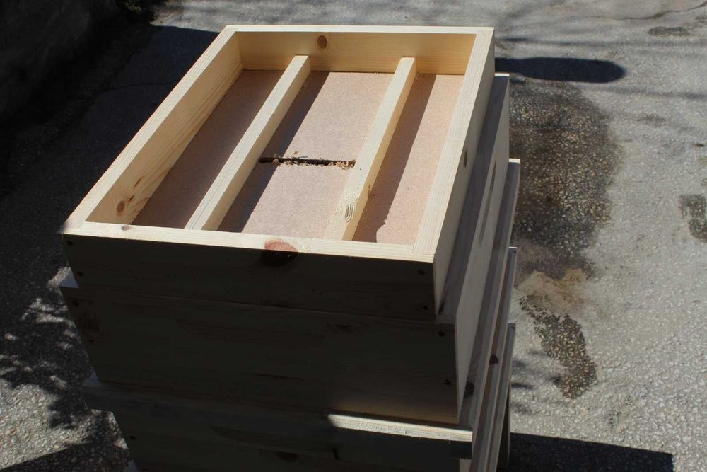 Пчелни кошери и рамки