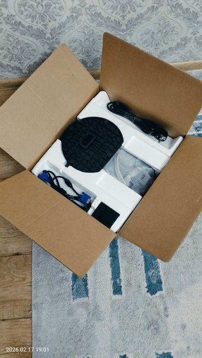 Монитор Philips. Б/у. Черный. Комплект в коробке