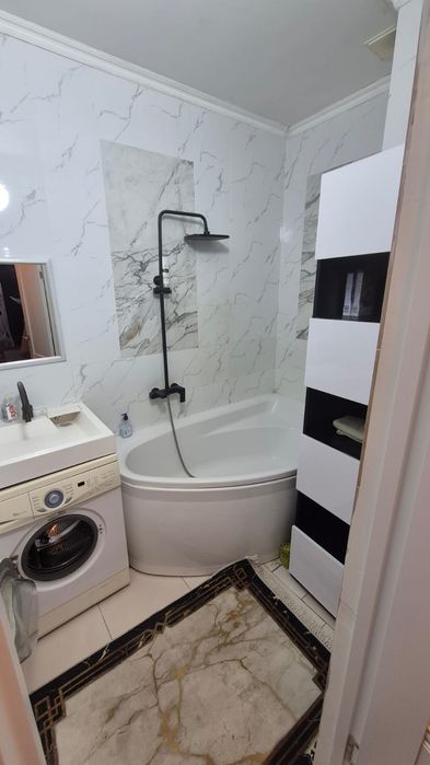 Сдаёт 2 ком. кв. посуточно