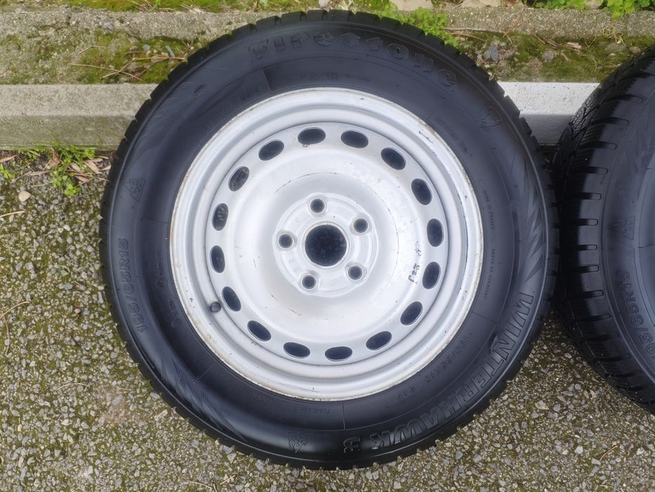 Продава се комплект зимни гуми с джанти – 195/65 R15 • 6Jx15 H2 • ET47