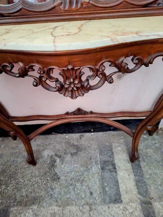 Барокова конзола , корпус Орех мраморен плот и кристално огледало