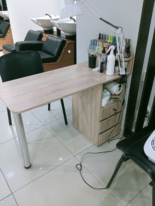 Стол для маникюра новый