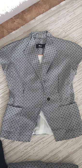 Продам брючный костюм