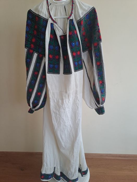 Ie tradițională cusută