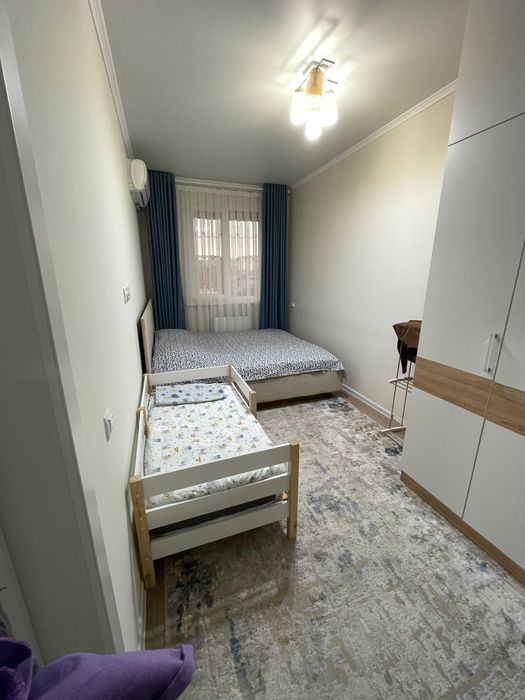 Srochna 2 xonalik kvartira sotiladi